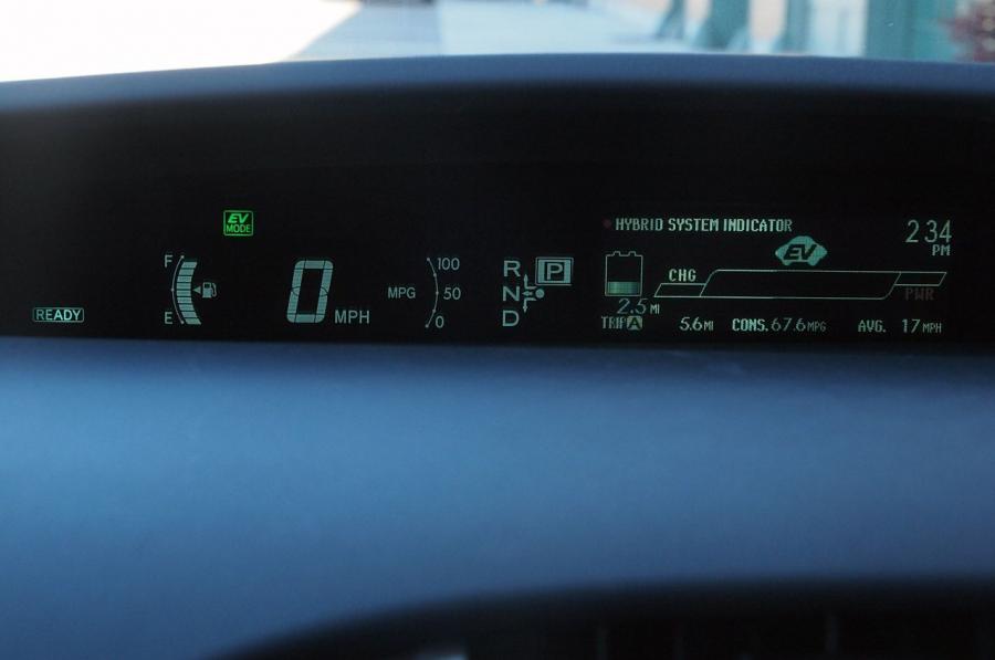  Toyota Prius Plug-In Hybrid 2012 года  (фото 54 из 75)